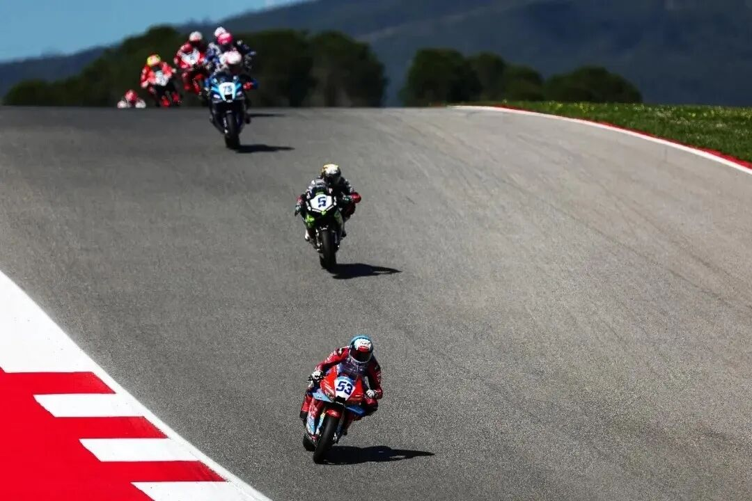 张雪机车-极致热爱到顶峰相见！孩子的成长同样需要被看见